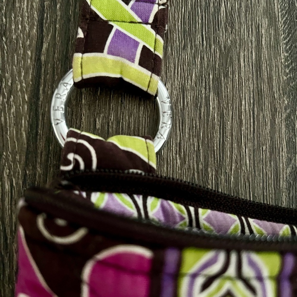 Vera Bradley Crossbody Bag in Chocolate Raspberry Fizz Floral Print EUC quilted​ - Picture 4 of 7